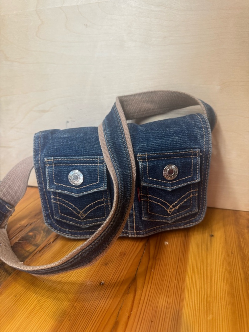 Levi's  yk2 vintage Navy Denim Crossbody with Patterned Lining
